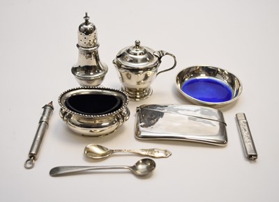 Lot 46 - A small collection of silver
