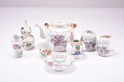 Lot 530 - A collection of Chinese famille rose export porcelain