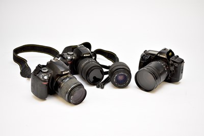 Lot 370 - A group of Nikon and Canon cameras