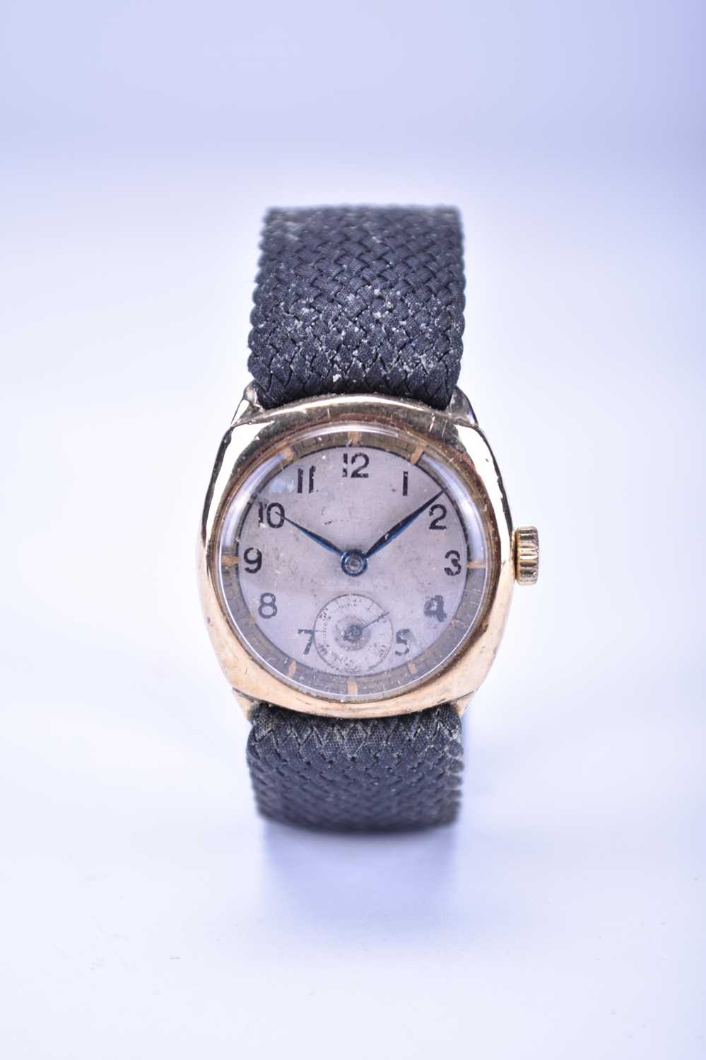 Lot 104 - A Gentleman's 9ct gold wristwatch
