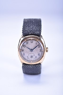 Lot 104 - A Gentleman's 9ct gold wristwatch