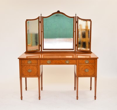 Lot 416 - A good Edwardian satinwood veneered dressing table