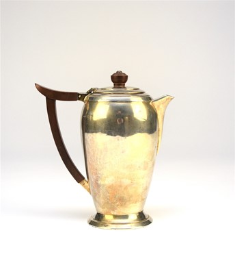 Lot 4 - An Art Deco silver hot water jug