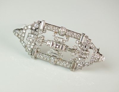 Lot 78 - An Art Deco diamond brooch