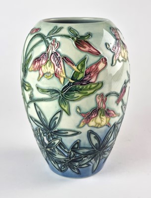 Lot Uncommon Moorcroft Collector's Club 'Aquilegia' vase