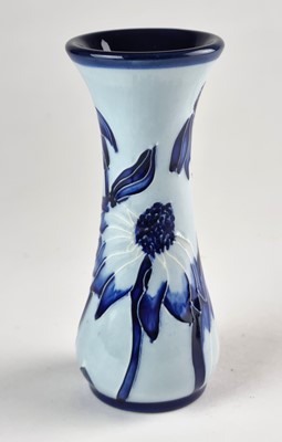 Lot Moorcroft 'Coneflower' blue on blue vase