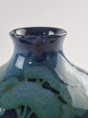 Lot Moorcroft 'Moonlit Blue' vase