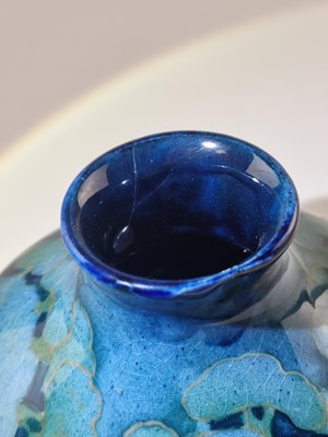 Lot Moorcroft 'Moonlit Blue' vase
