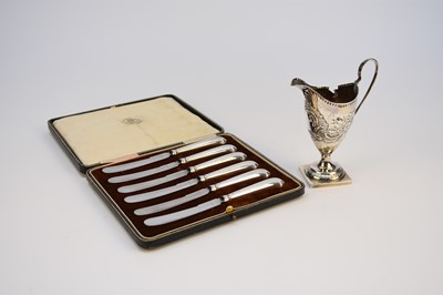 Lot 14 - A cased set of silver handled side knives and a silver cream jug