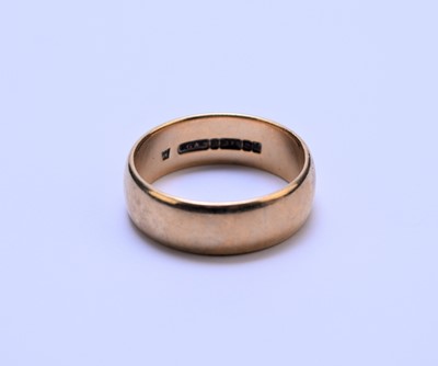 Lot 81 - A 9ct gold plain polished wedding band