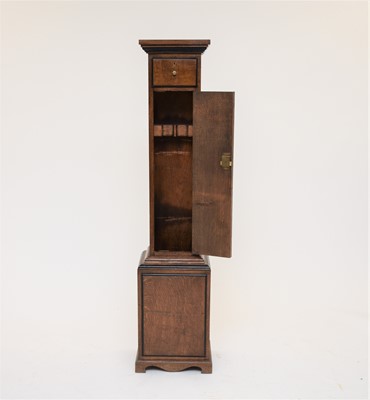 Lot 419 - An Edwardian oak gun cabinet