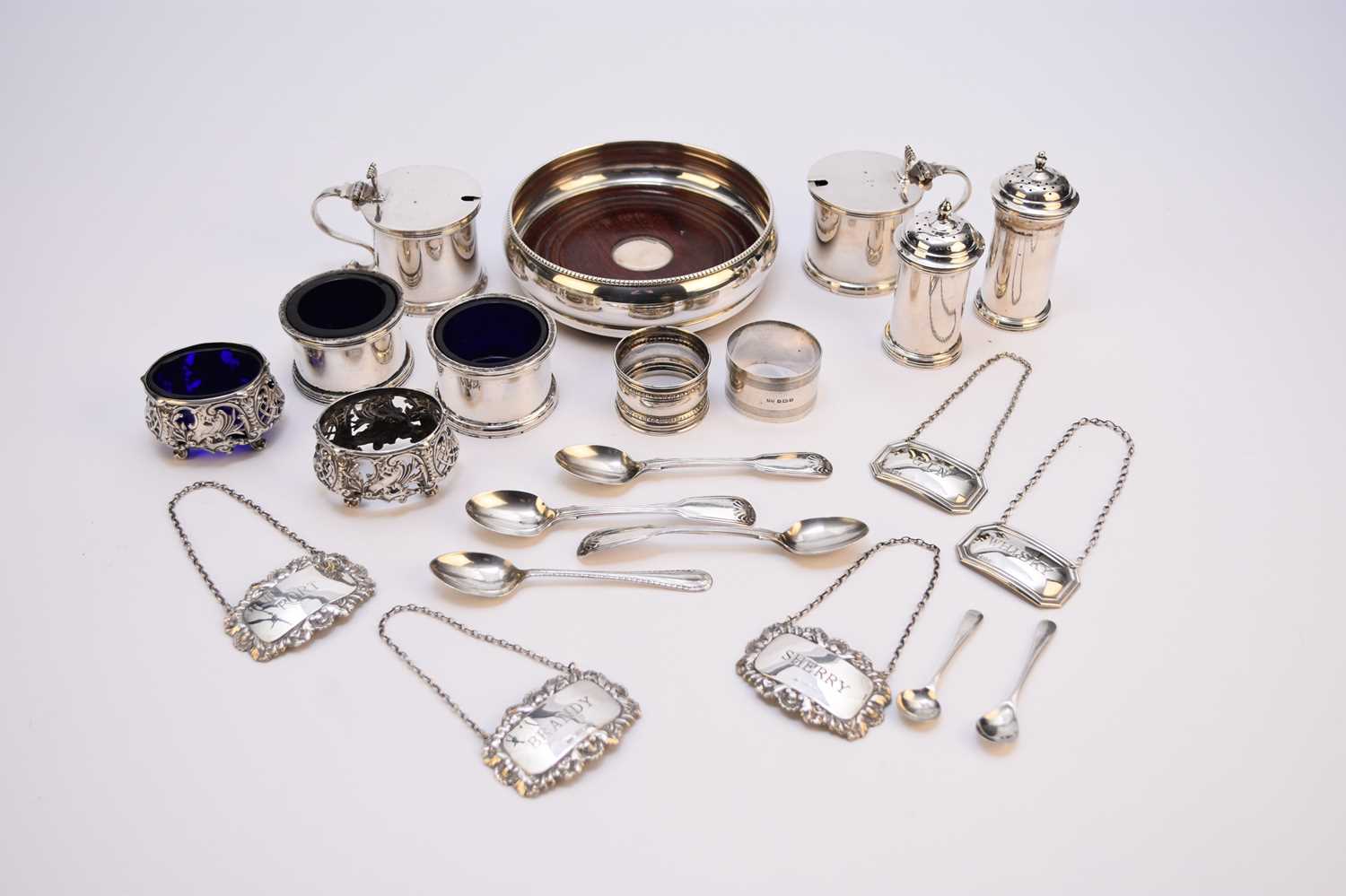 Lot 30 - A collection of silver
