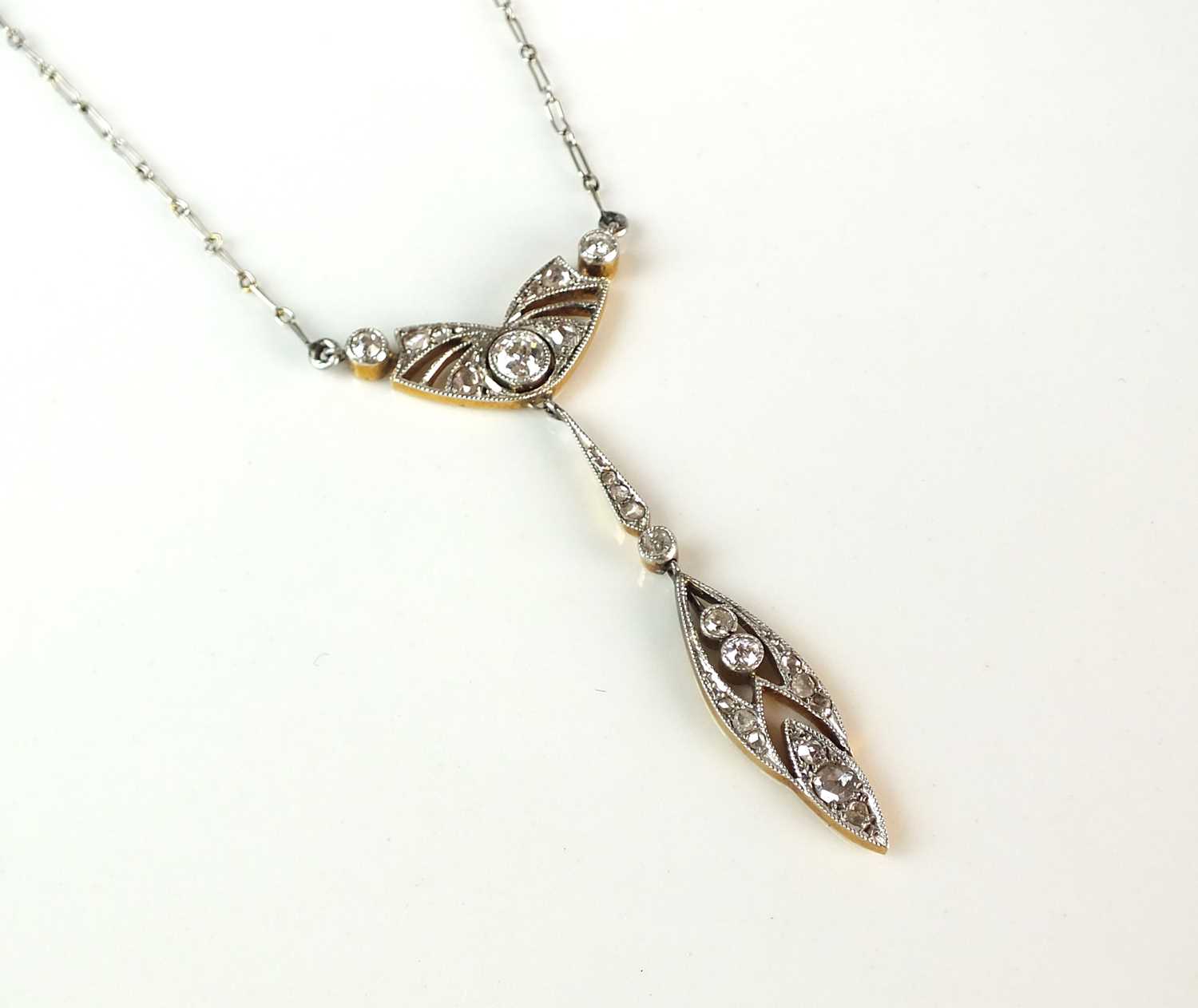 Lot 66 - An early 20th century diamond necklace