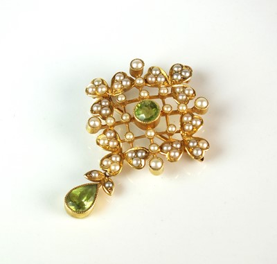 Lot 60 - An early 20th century peridot and seed pearl set brooch/pendant