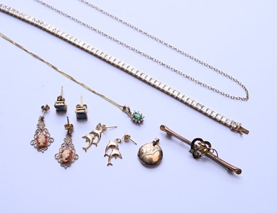 Lot 67 - A small collection of jewellery