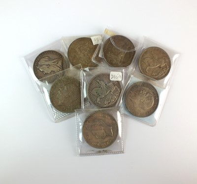 Lot 122 - A collection of eight U.K. crowns