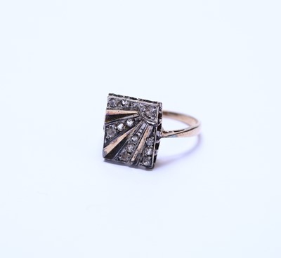 Lot 51 - An Art Deco style paste set dress ring