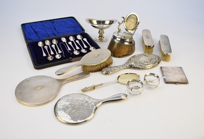 Lot 40 - A small collection of silver