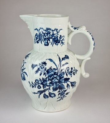 Lot 200 - A large Worcester 'Natural Sprays' cabbage leaf jug