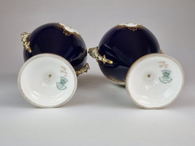 Lot 207 - A pair of Coalport vases and covers