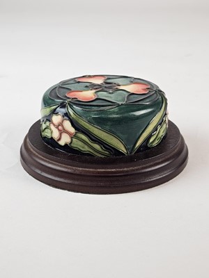 Lot Moorcroft 'Carousel' paperweight