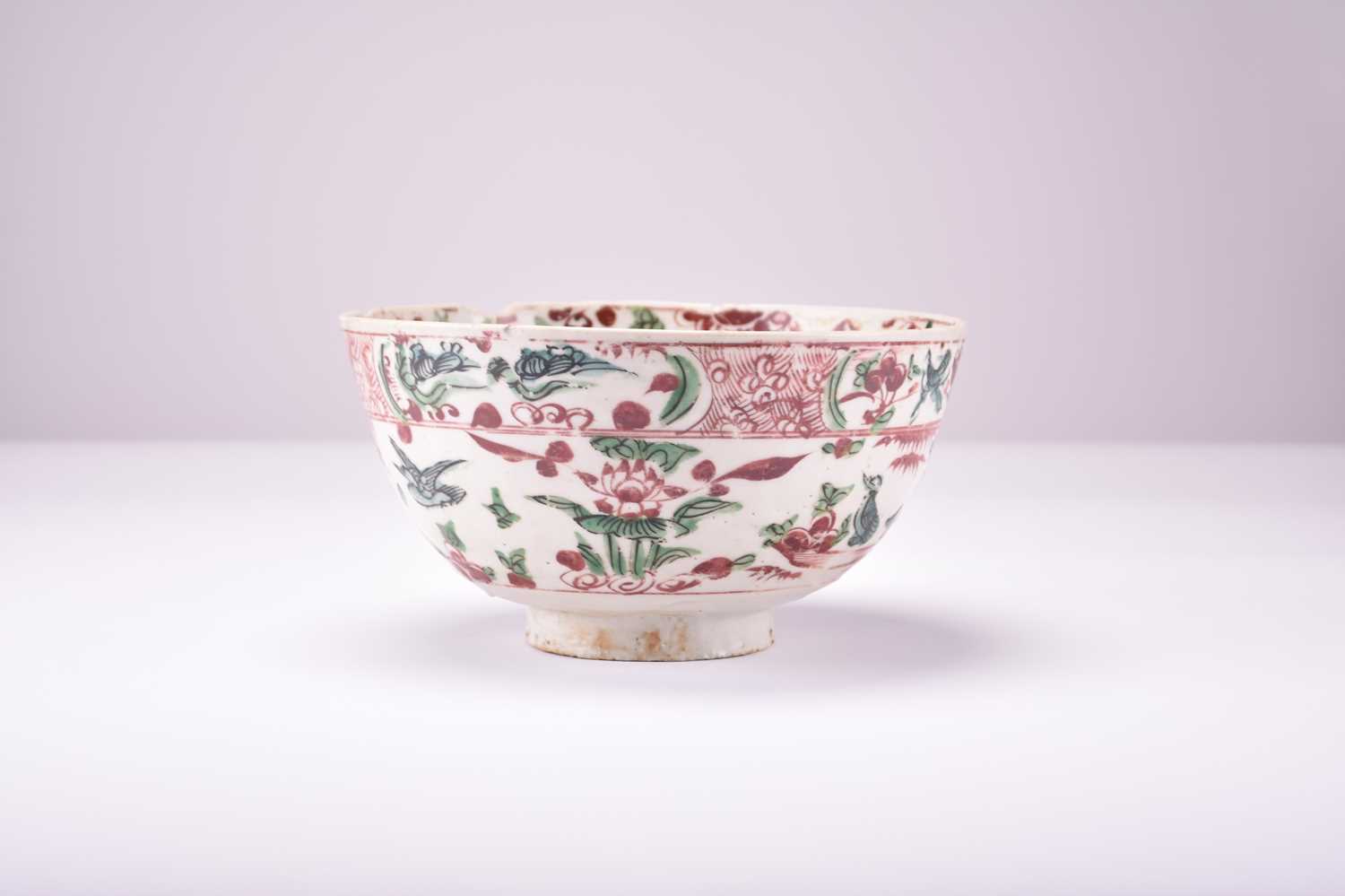 Lot 519 - A Chinese porcelain bowl, late Ming Dynasty