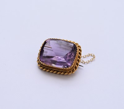 Lot 90 - An amethyst set brooch