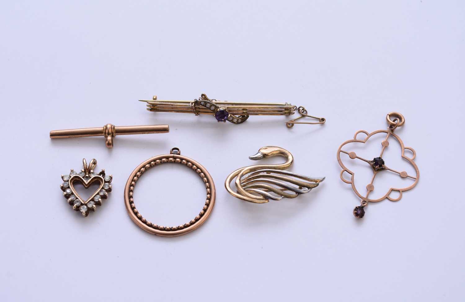 Lot 109 - A small collection of jewellery