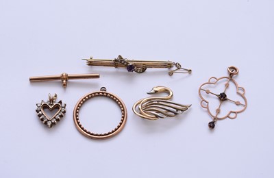 Lot 109 - A small collection of jewellery