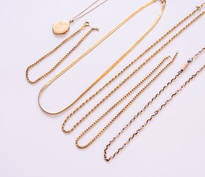 Lot 110 - A collection of chain necklaces