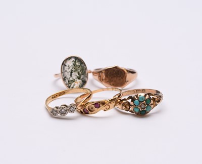 Lot 84 - A collection of five rings