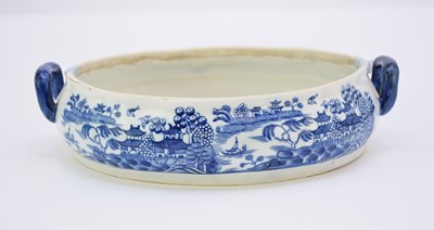 Lot 191 - Rare Caughley 'Willow Nankin' oval tureen, circa 1780-90