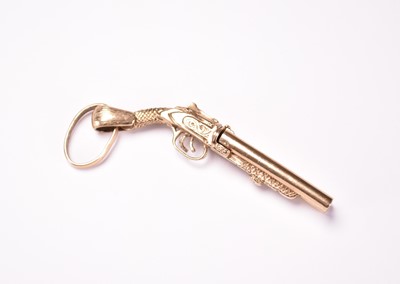 Lot 31 - A 9ct yellow gold novelty shotgun pendant or key fob