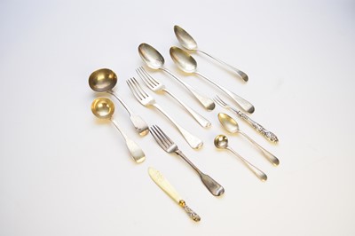 Lot 18 - A harlequin collection of flatware