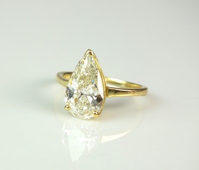 Lot 37 - An 18ct gold single stone pear shaped diamond ring