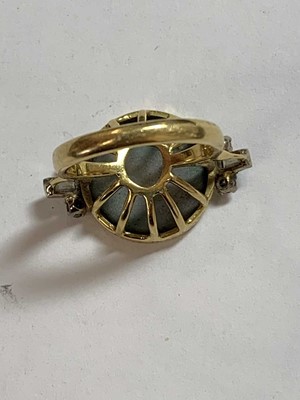 Lot 43 - An opal doublet ring and diamond ring