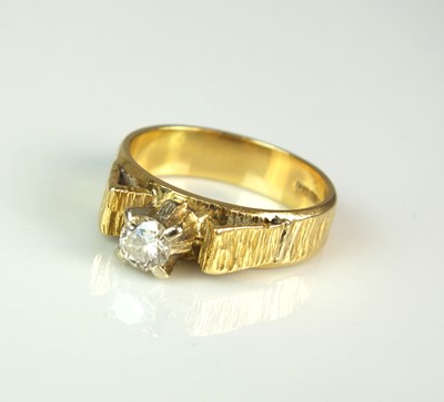 Lot 80 - An 18ct gold single stone diamond ring