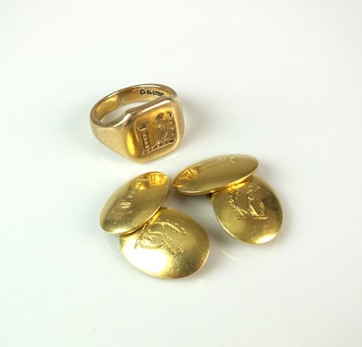 Lot 99 - A pair of 18ct gold cufflinks and a 9ct gold signet ring