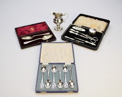 Lot 25 - A small collection of silver