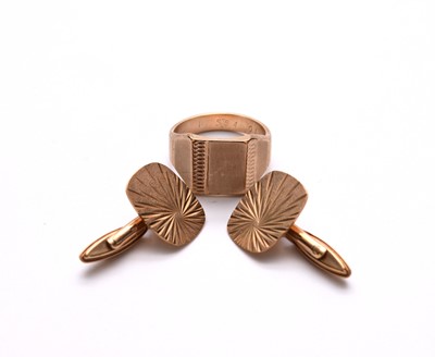 Lot 77 - A pair of 9ct gold cufflinks and a 9ct gold signet ring
