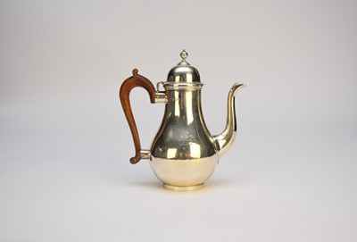 Lot 34 - An Edwardian silver coffee pot