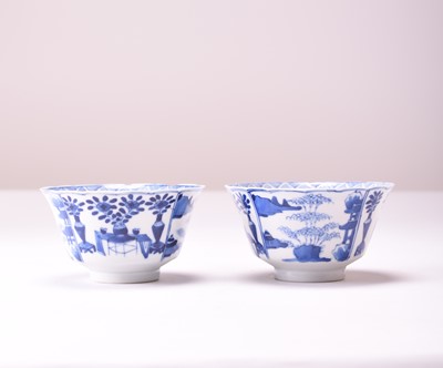 Lot 45 - A pair of Chinese blue and white bowls, Kangxi