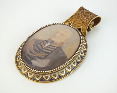 Lot 15 - A mid-late 19th century oval pendant mount for portrait miniatures, probably by John Brogden