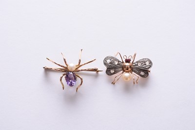 Lot 106 - Two brooches