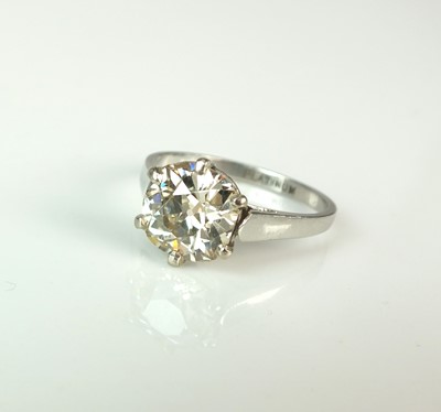 Lot 67 - An early 20th century single stone diamond ring