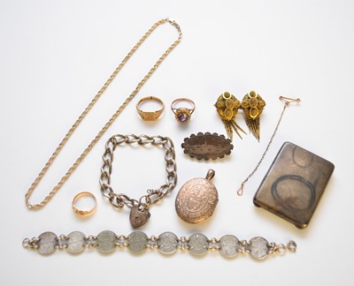 Lot 111 - A small collection of jewellery