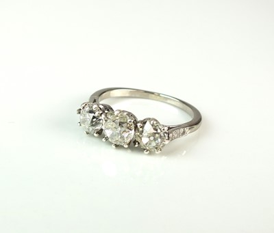 Lot 98 - A graduated three stone diamond ring