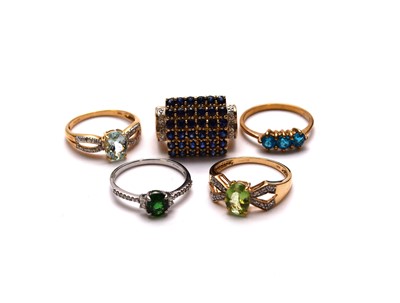 Lot 122 - Five stone set rings