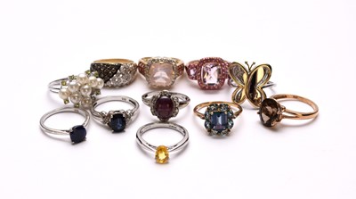 Lot 131 - A collection of eleven rings