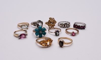 Lot 132 - A collection of eleven rings